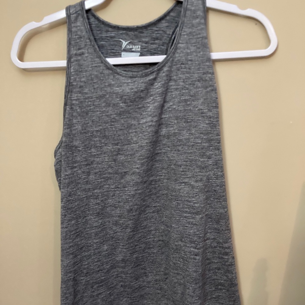 grey workout tank